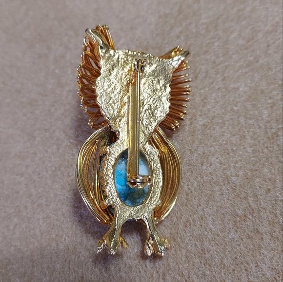 Elegant Gold Owl Brooch with Turquoise Accent - Picture 3 of 4